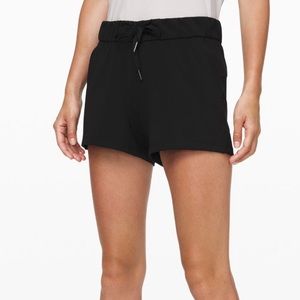 NWOT LULU ON THE FLY SHORTS